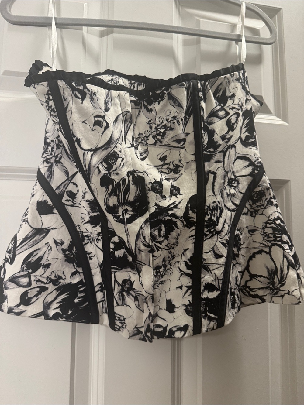 Floral White House Black Market corset style top - Picture 2 of 3